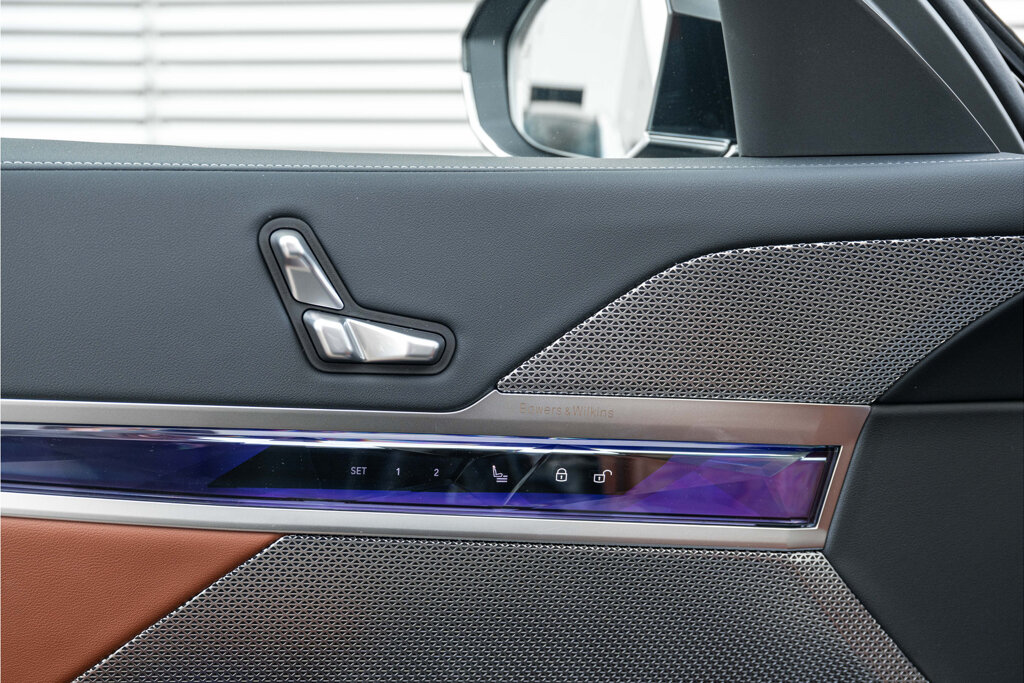 BMW i7 16