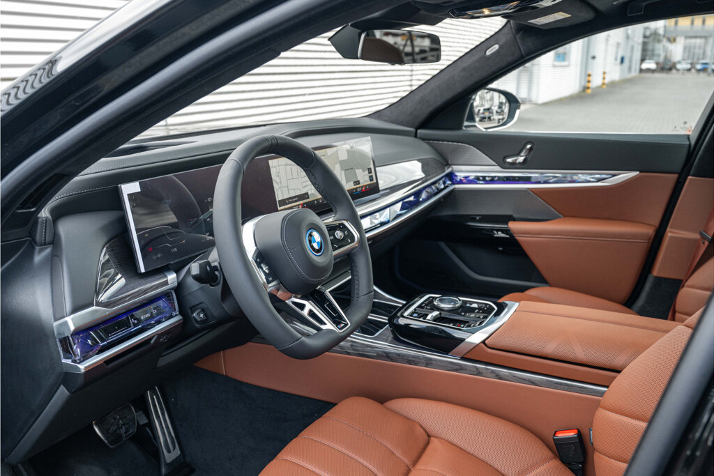 BMW i7 17