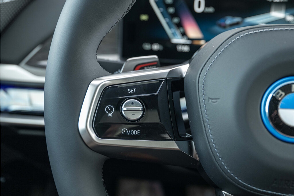 BMW i7 23