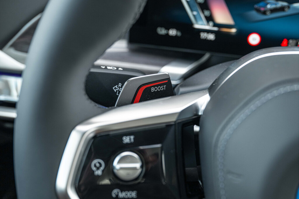 BMW i7 24