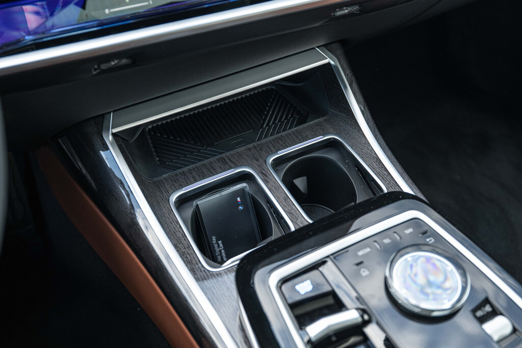 BMW i7 25