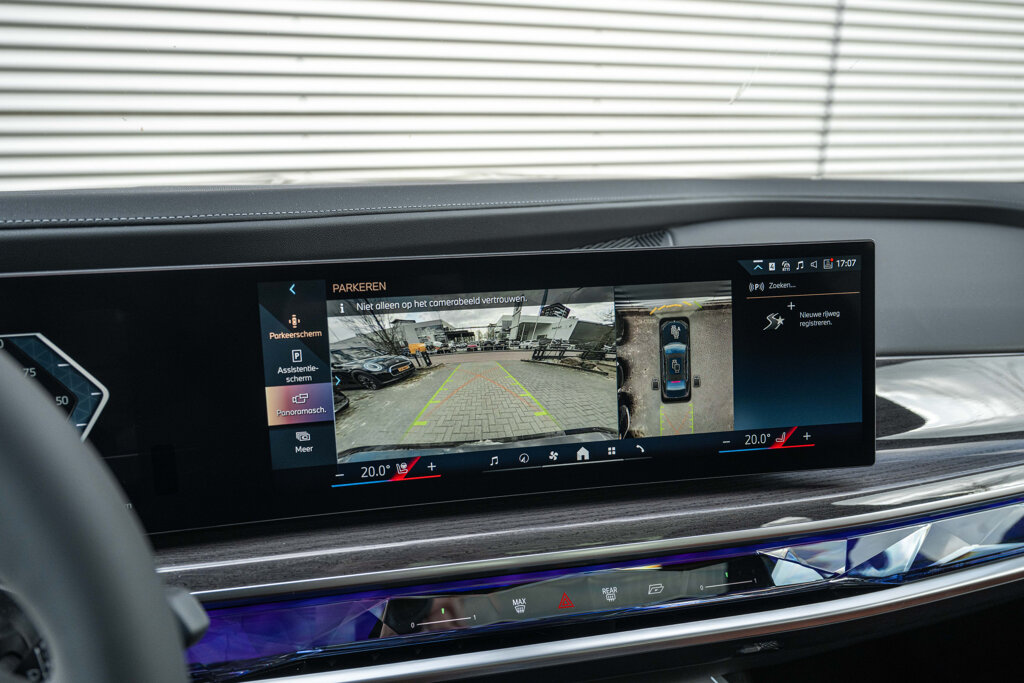 BMW i7 29