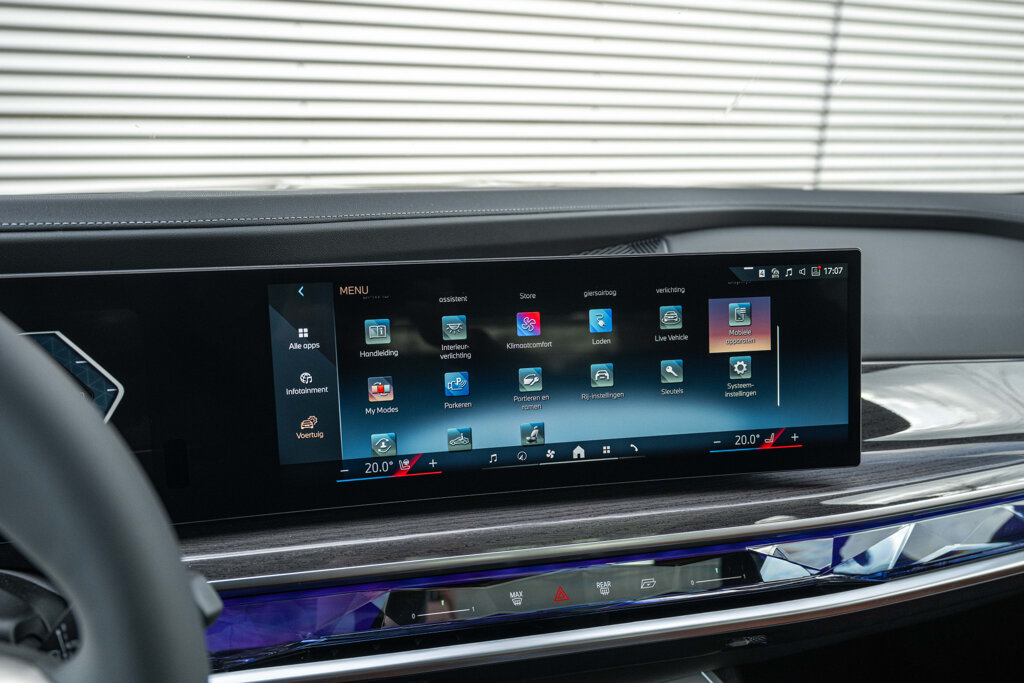 BMW i7 30