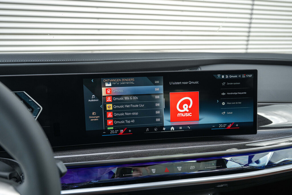BMW i7 31