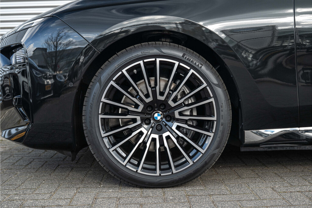 BMW i7 42