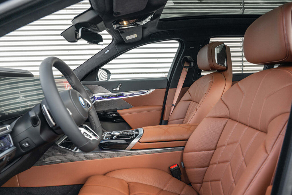 BMW i7 43