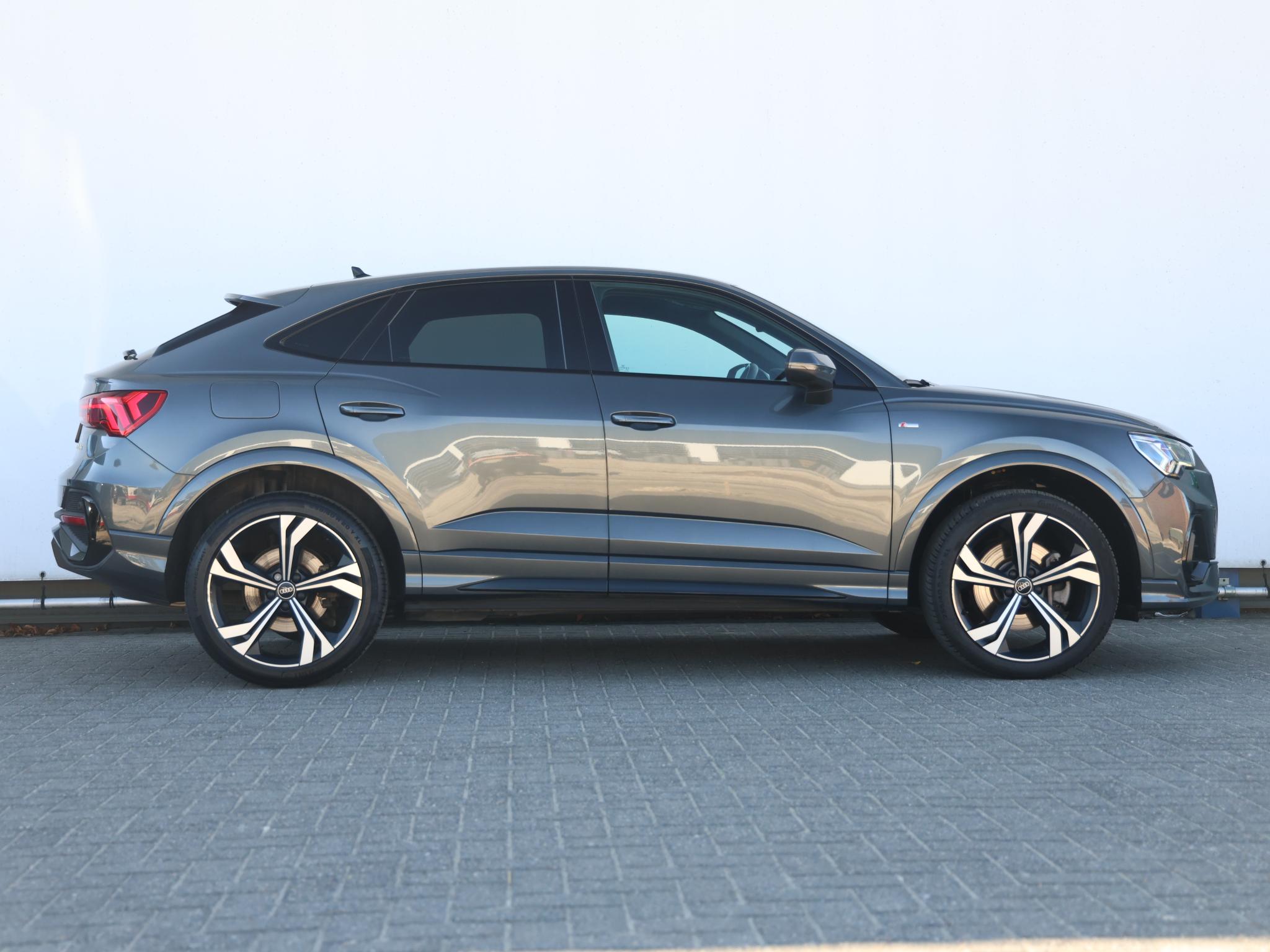 Audi Q3 Sportback 45 TFSI e Edition - Afbeelding 2