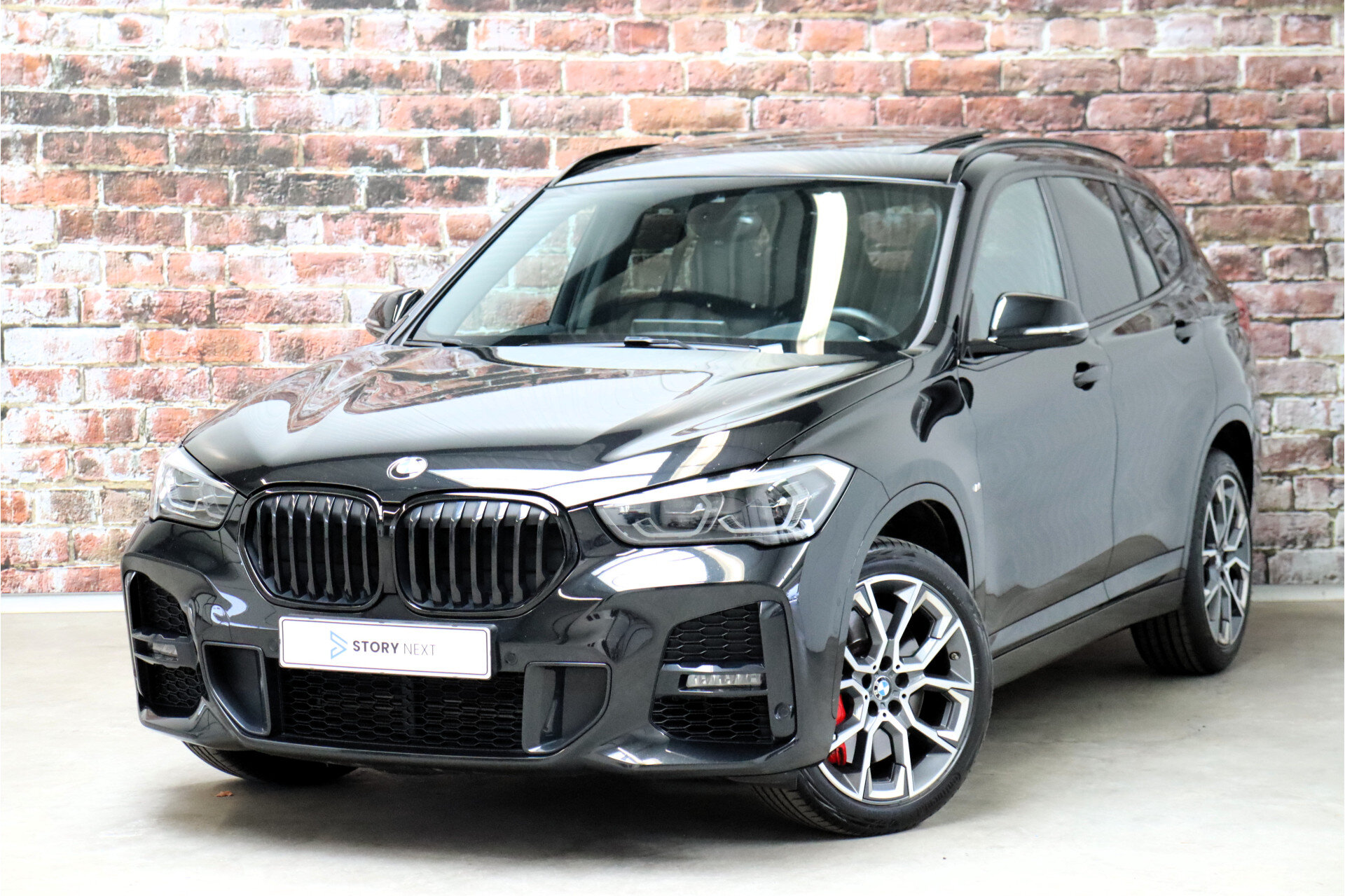 BMW X1 sDrive20i High Executive M Sport Pakket Automaat
