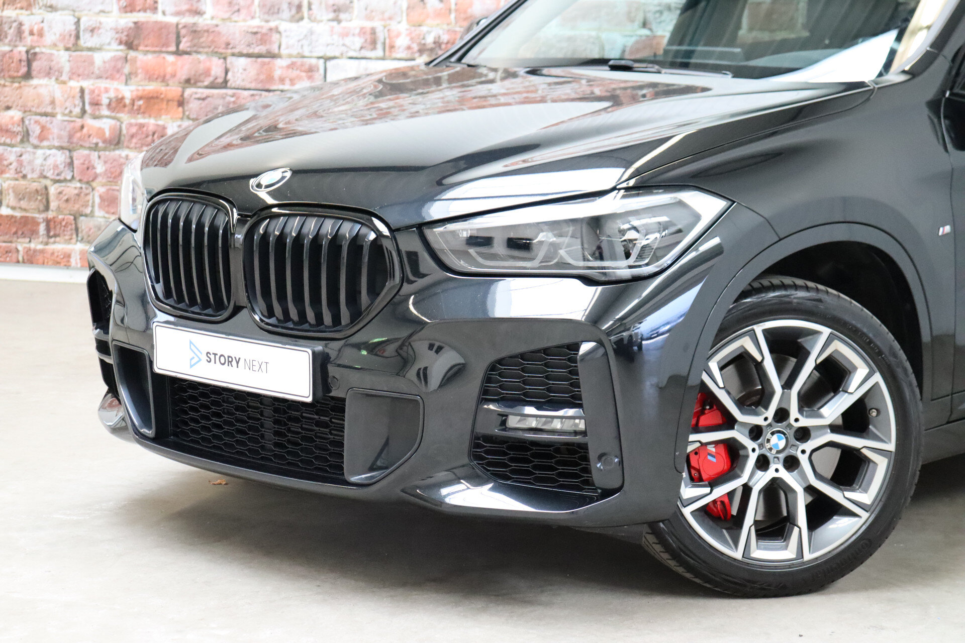 BMW X1 sDrive20i High Executive M Sport Pakket Automaat - Afbeelding 2