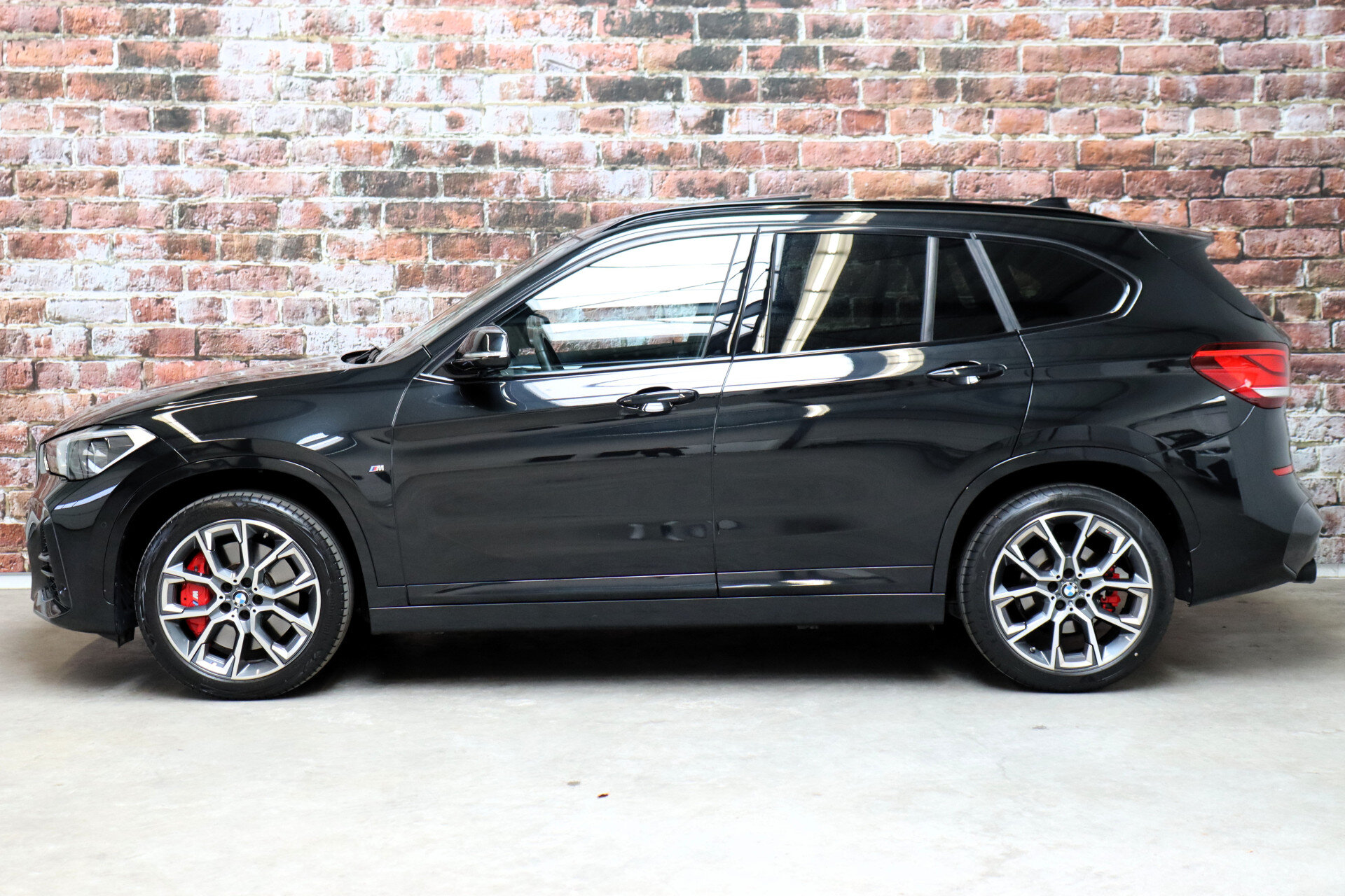 BMW X1 sDrive20i High Executive M Sport Pakket Automaat - Afbeelding 3