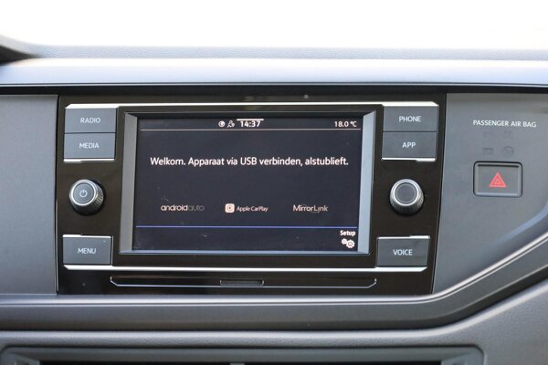 Apple Carplay/Android Auto Apple Carplay/Android Auto