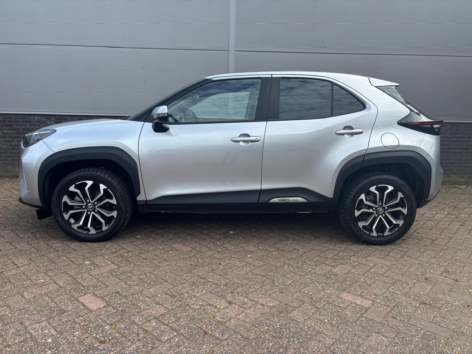 Toyota Yaris Cross 1.5 Hybrid Dynamic Limited Stuur + Stoelverw. + parkeersensoren v+a - Afbeelding 2