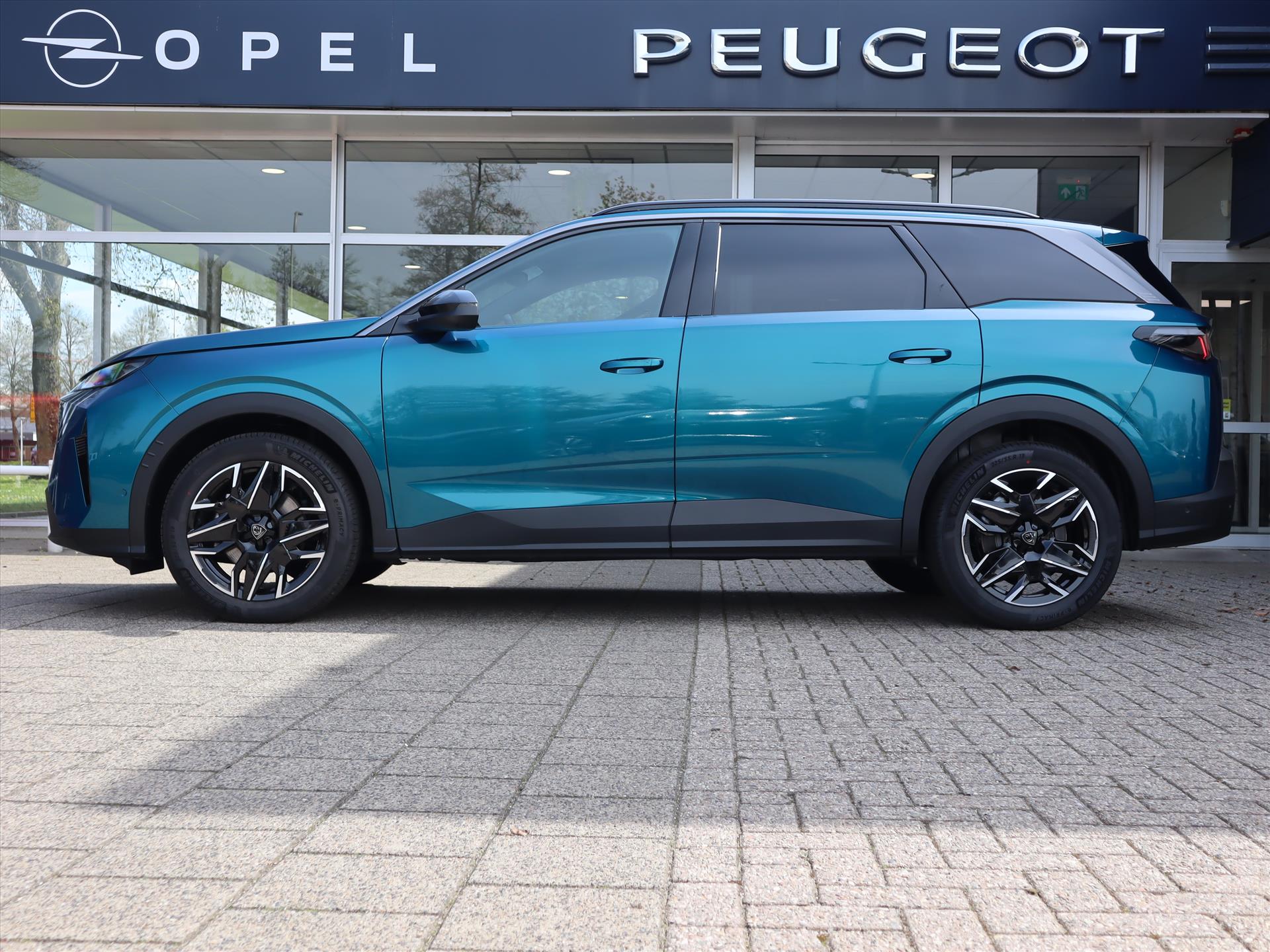 Peugeot 5008 SUV Allure Hybrid 145pk e-DCS6 Automaat, Rijklaarprijs, Navigatie 360° Camera Adaptieve Cruise control Stuurverwarming - Afbeelding 2