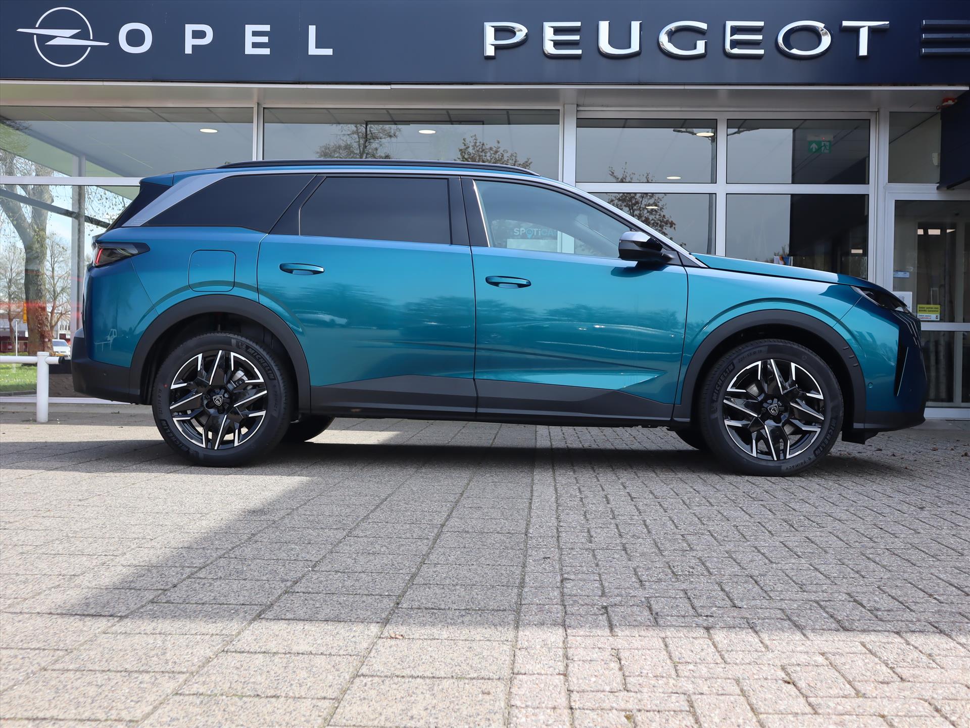 Peugeot 5008 SUV Allure Hybrid 145pk e-DCS6 Automaat, Rijklaarprijs, Navigatie 360° Camera Adaptieve Cruise control Stuurverwarming - Afbeelding 3
