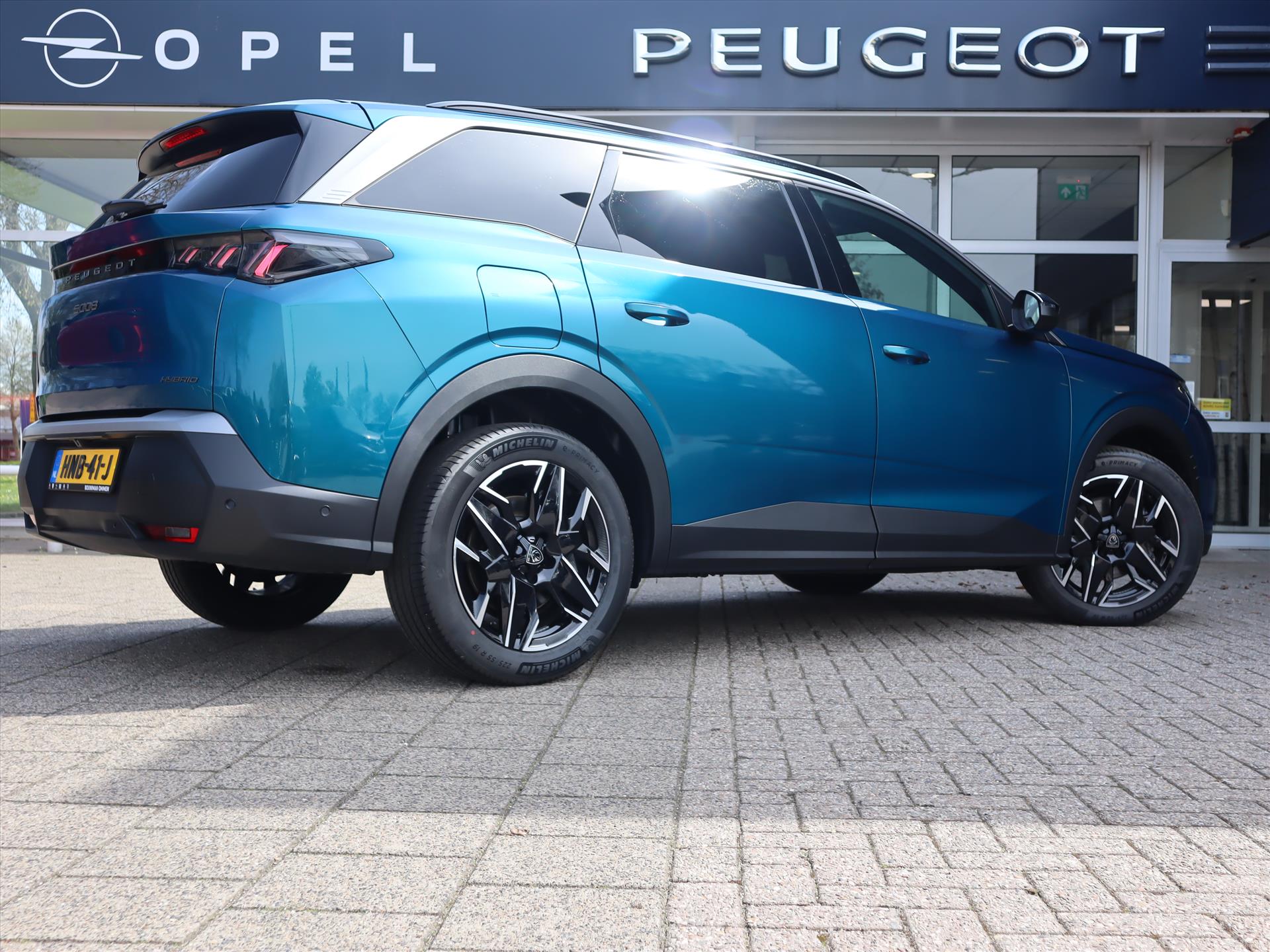 Peugeot 5008 SUV Allure Hybrid 145pk e-DCS6 Automaat, Rijklaarprijs, Navigatie 360° Camera Adaptieve Cruise control Stuurverwarming - Afbeelding 4