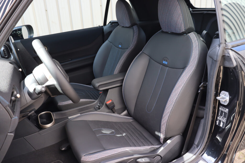 MINI Cooper Cabrio 4