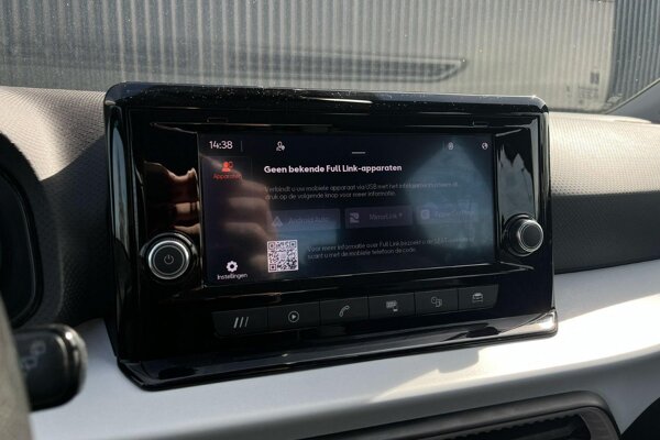 Apple Carplay/Android Auto Apple Carplay/Android Auto