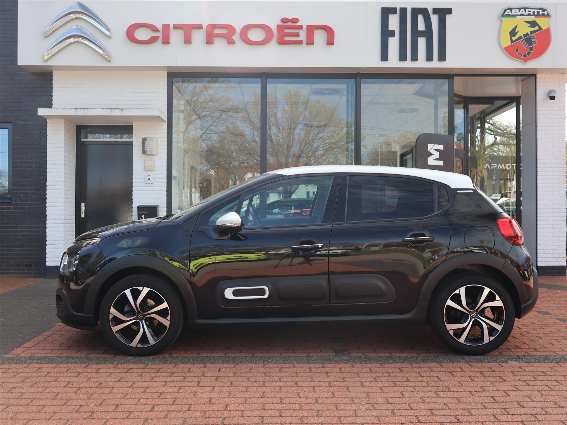 Citroën C3 PureTech 83PK S&S Shine, Rijklaarprijs | Trekhaak afn. | Navigatie | DAB+ | Achteruitrijcamera | Parkeersensoren v + a - Afbeelding 2