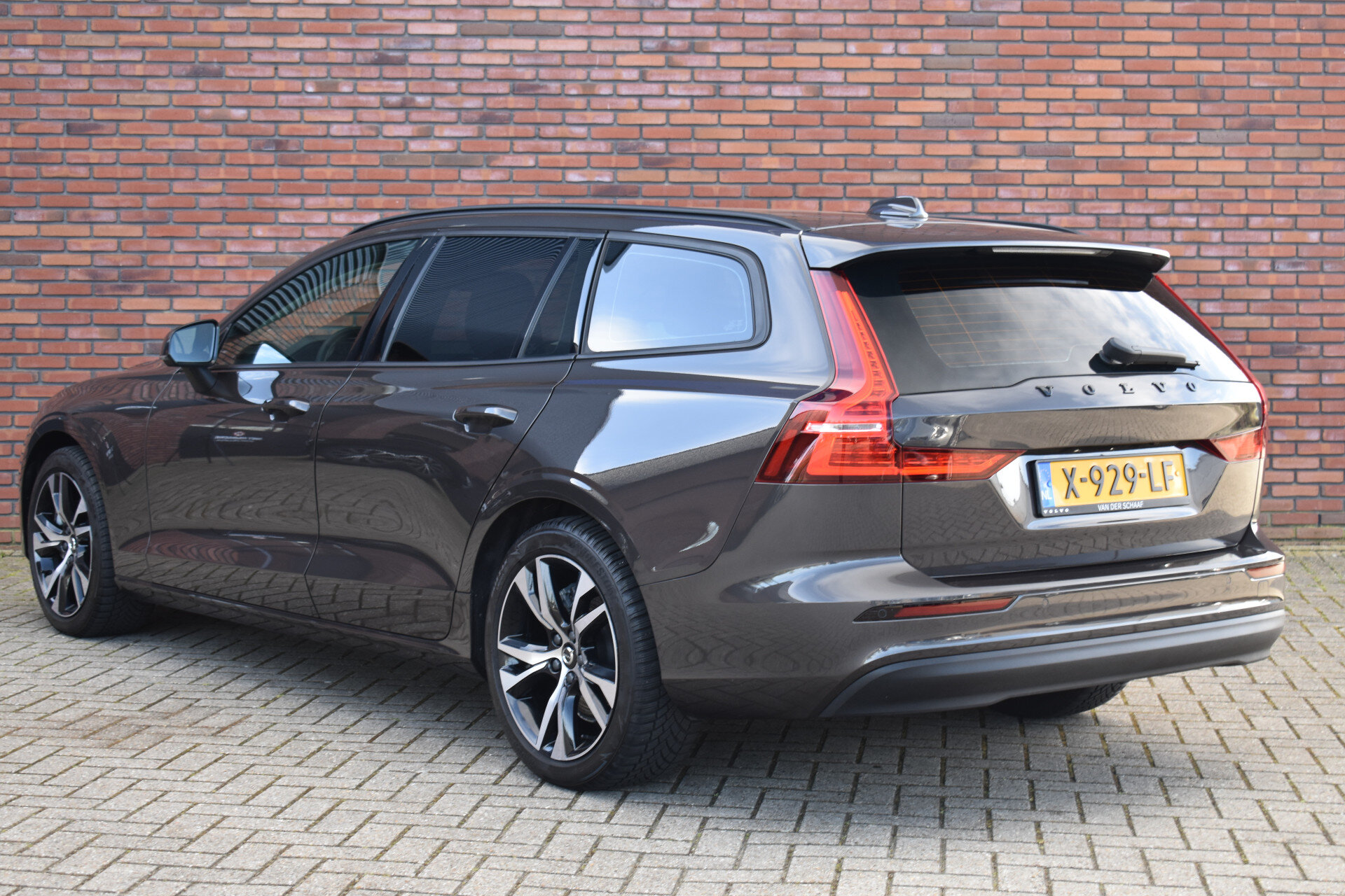 Volvo V60 B3 177PK Essential Edition - Afbeelding 4