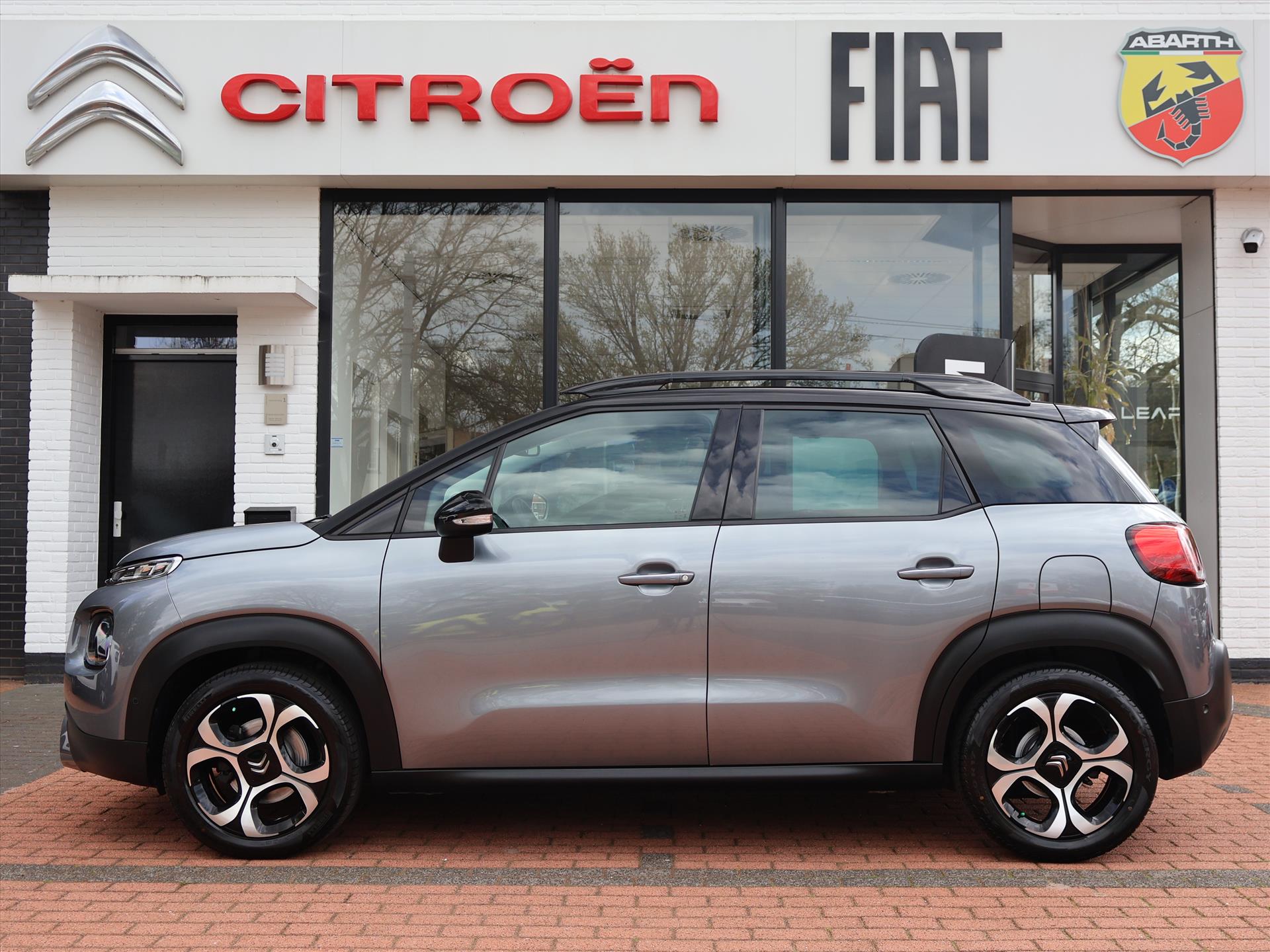 Citroën C3 Aircross PureTech 110PK S&S H6 Shine, Rijklaarprijs | Trekhaak | Navigatie | DAB+ | Two Tone | Trekhaak | 17 inch Lichtmetalen wielen - Afbeelding 2