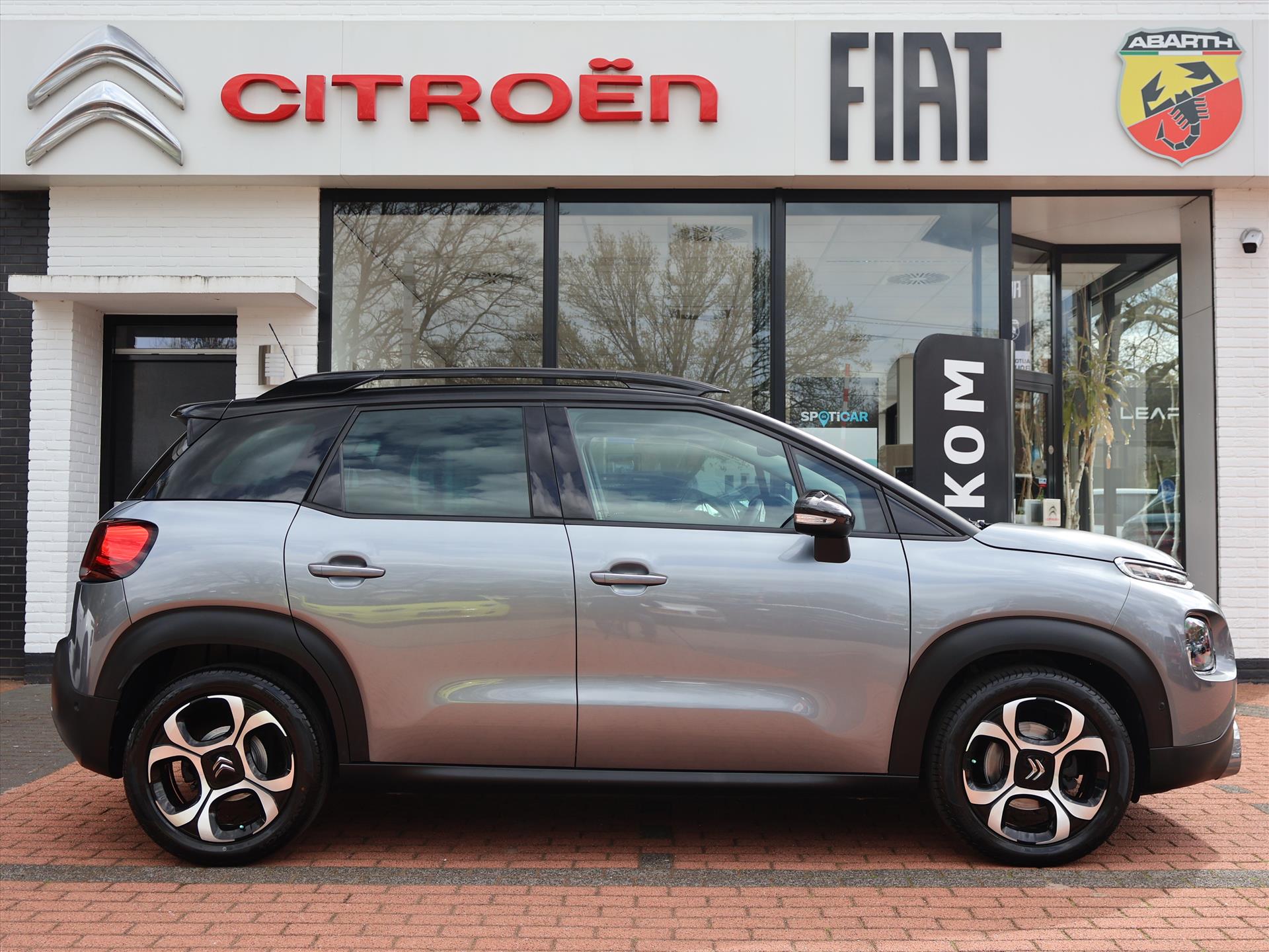 Citroën C3 Aircross PureTech 110PK S&S H6 Shine, Rijklaarprijs | Trekhaak | Navigatie | DAB+ | Two Tone | Trekhaak | 17 inch Lichtmetalen wielen - Afbeelding 3