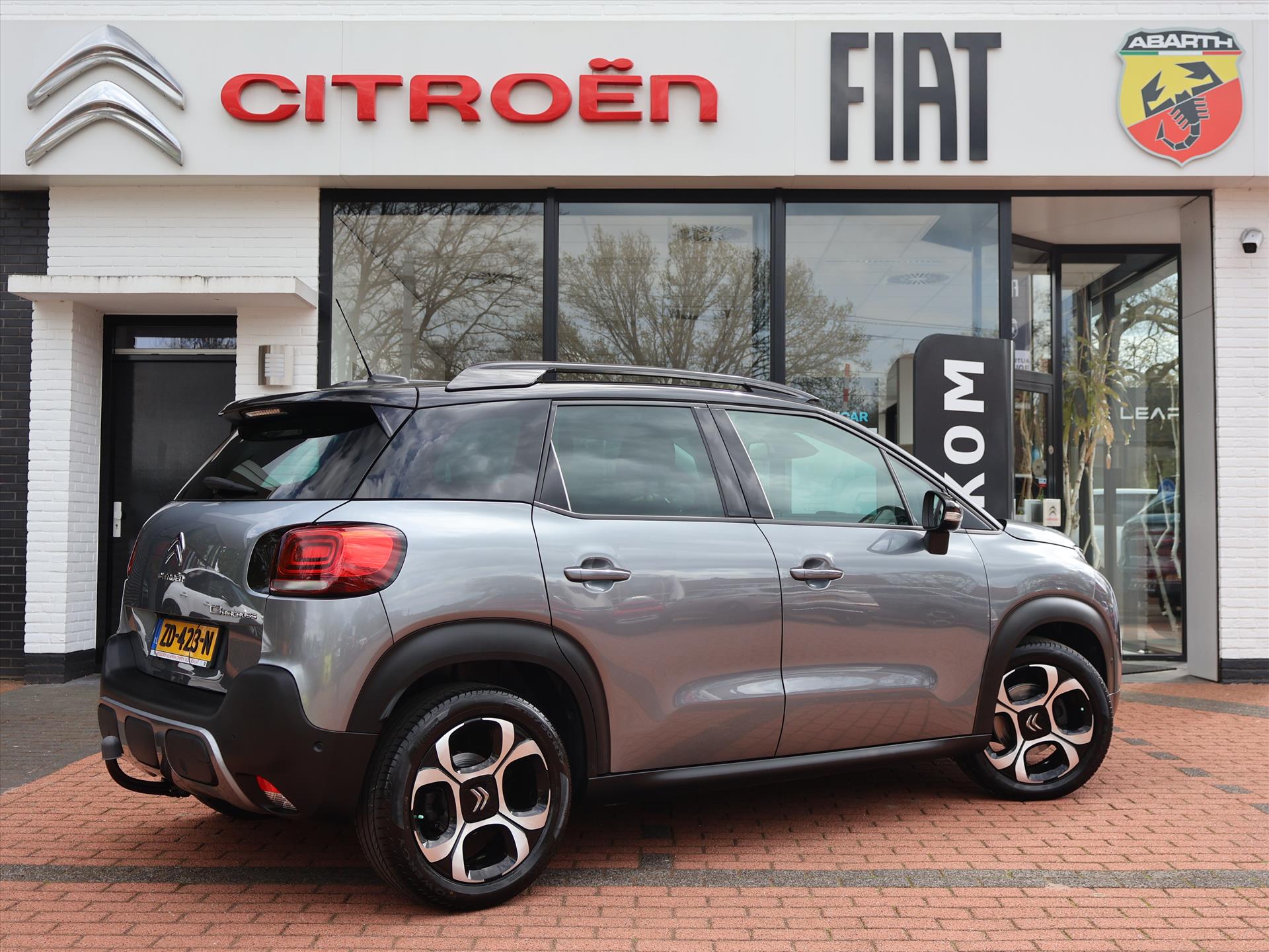 Citroën C3 Aircross PureTech 110PK S&S H6 Shine, Rijklaarprijs | Trekhaak | Navigatie | DAB+ | Two Tone | Trekhaak | 17 inch Lichtmetalen wielen - Afbeelding 4