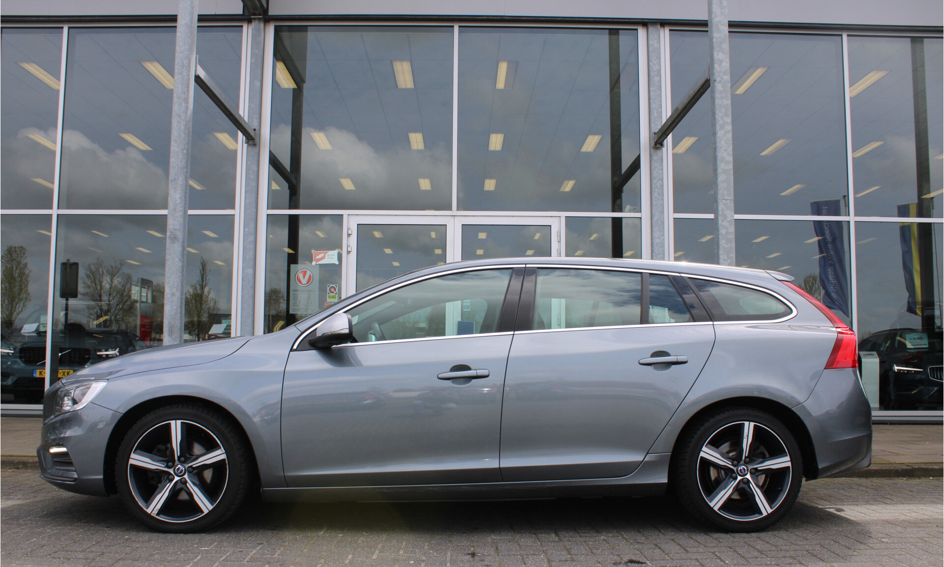 Volvo V60 D4 191PK Business Sport - Afbeelding 2