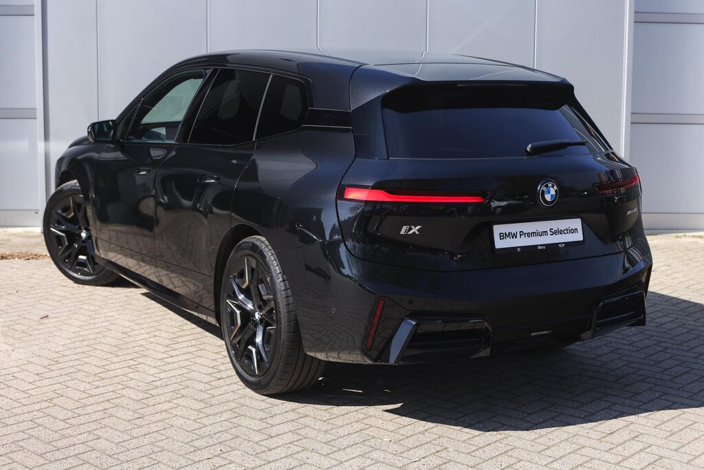 BMW iX 2