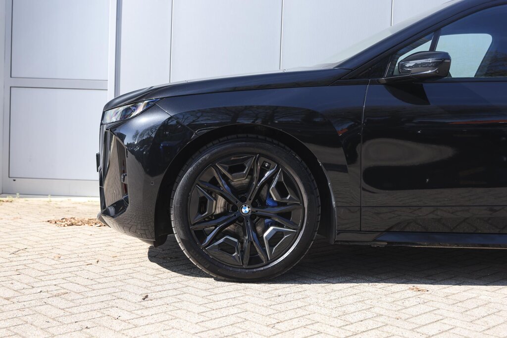 BMW iX 4