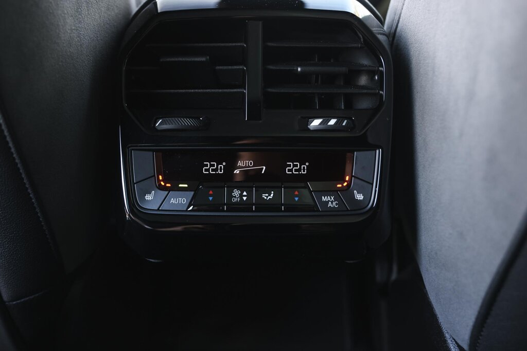 BMW iX 12