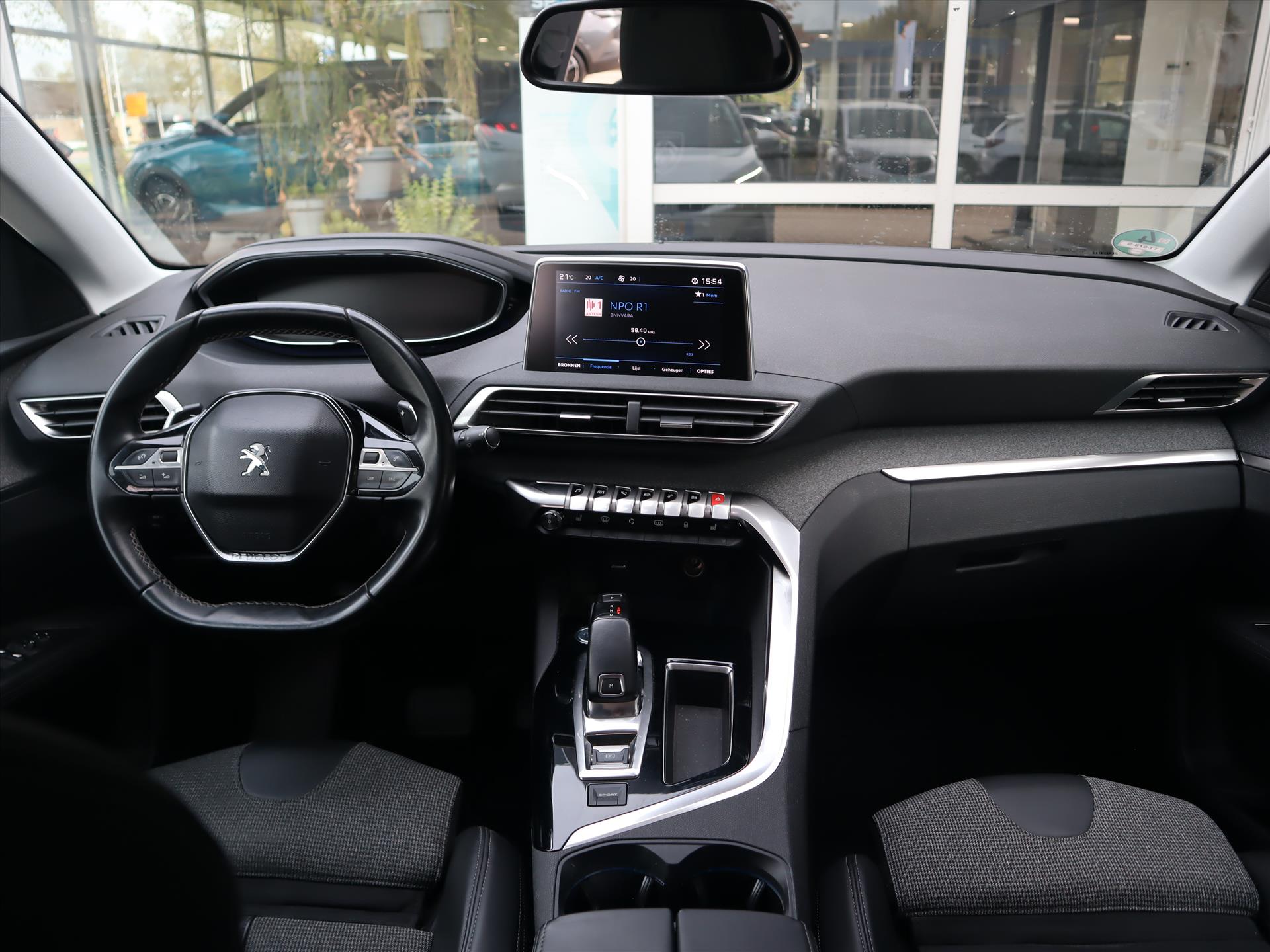 Peugeot 3008 SUV Allure PureTech 130pk S&S EAT6 automaat, Rijklaarprijs, Elektrisch verstelbare comfortstoel Camera Trekhaak - Afbeelding 5