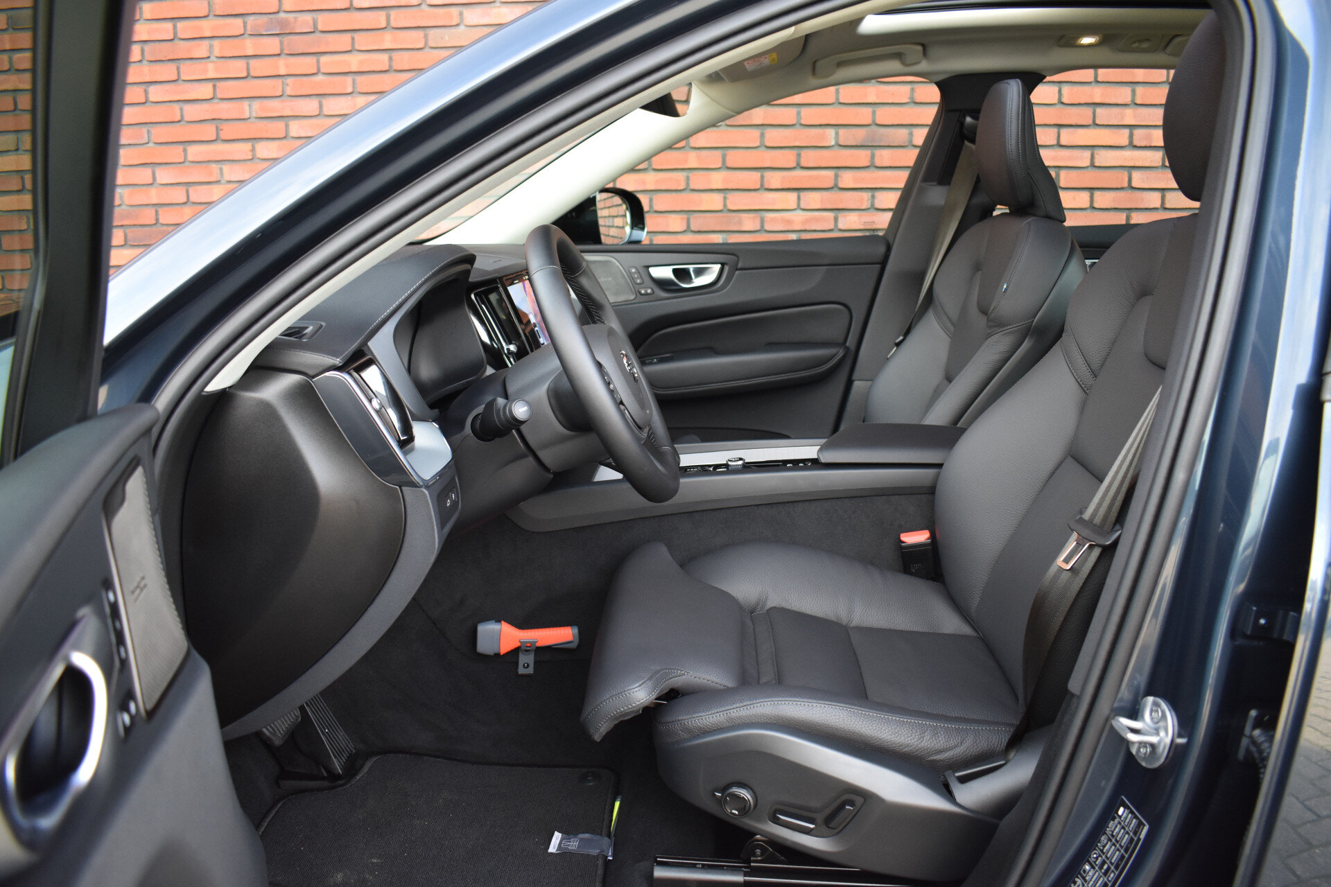 Volvo XC60 T6 350PK Plug-in hybrid AWD Ultra Dark - Afbeelding 4