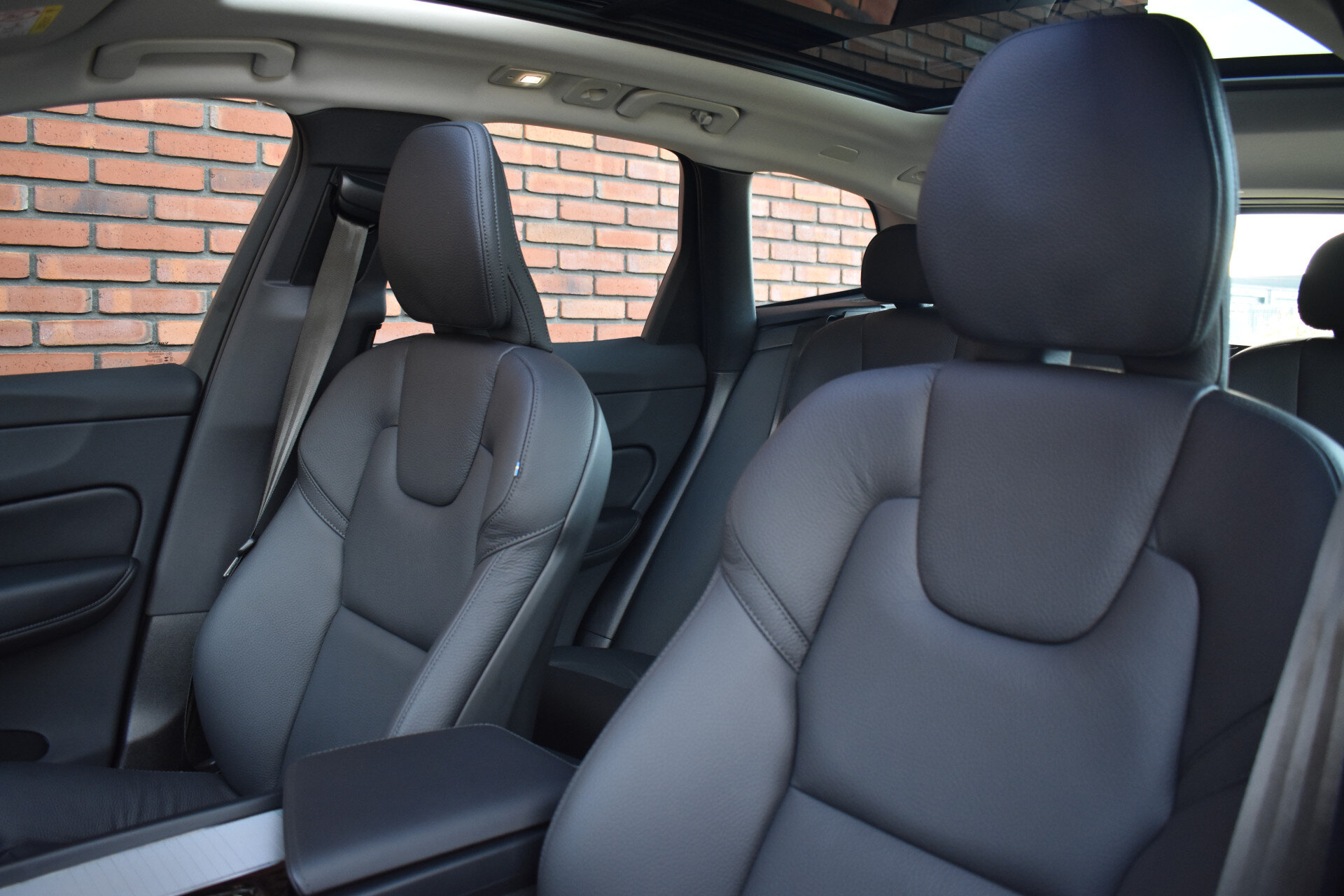 Volvo XC60 T6 350PK Plug-in hybrid AWD Ultra Dark - Afbeelding 5