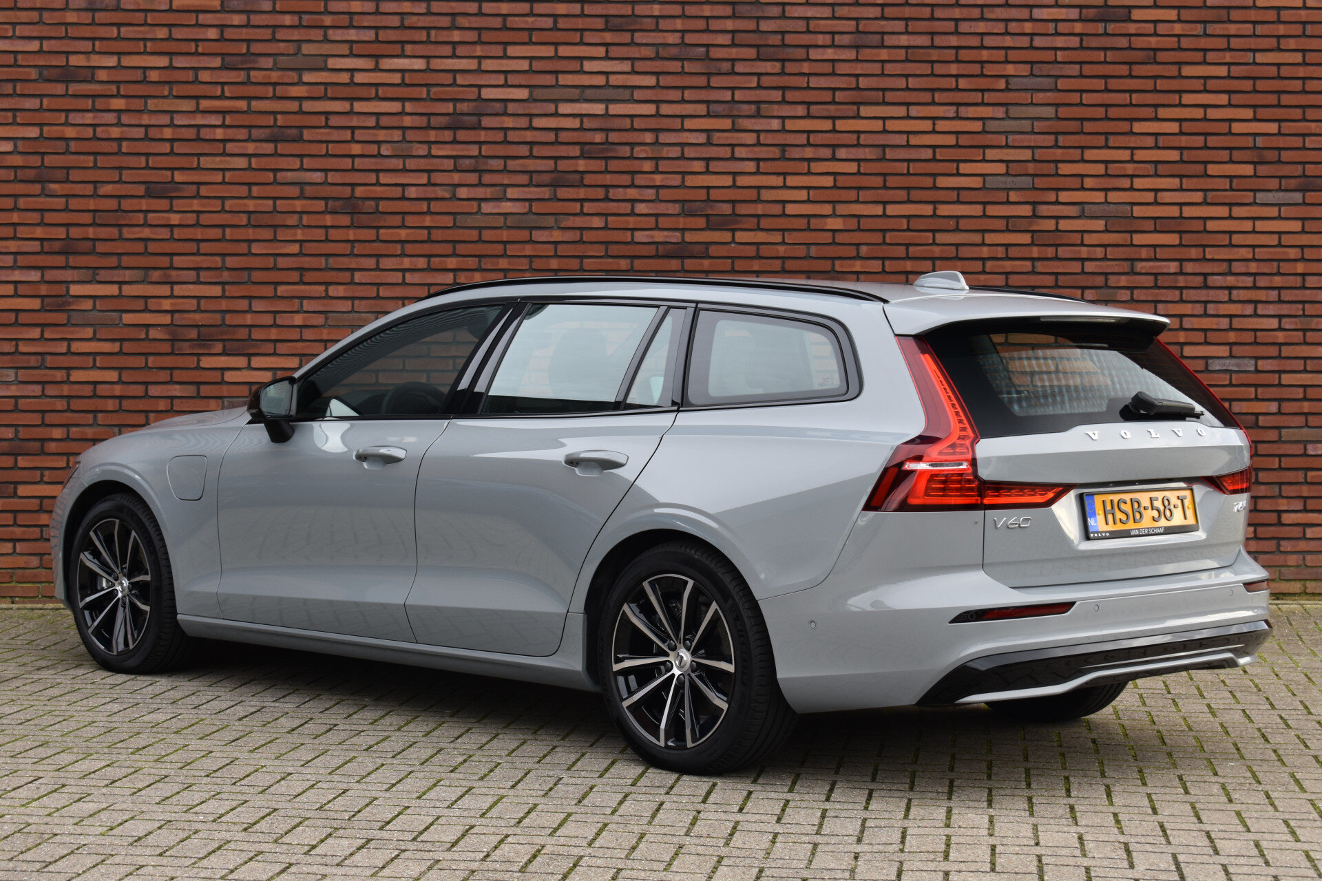 Volvo V60 T6 350PK Plug-in hybrid AWD Plus Dark - Afbeelding 2