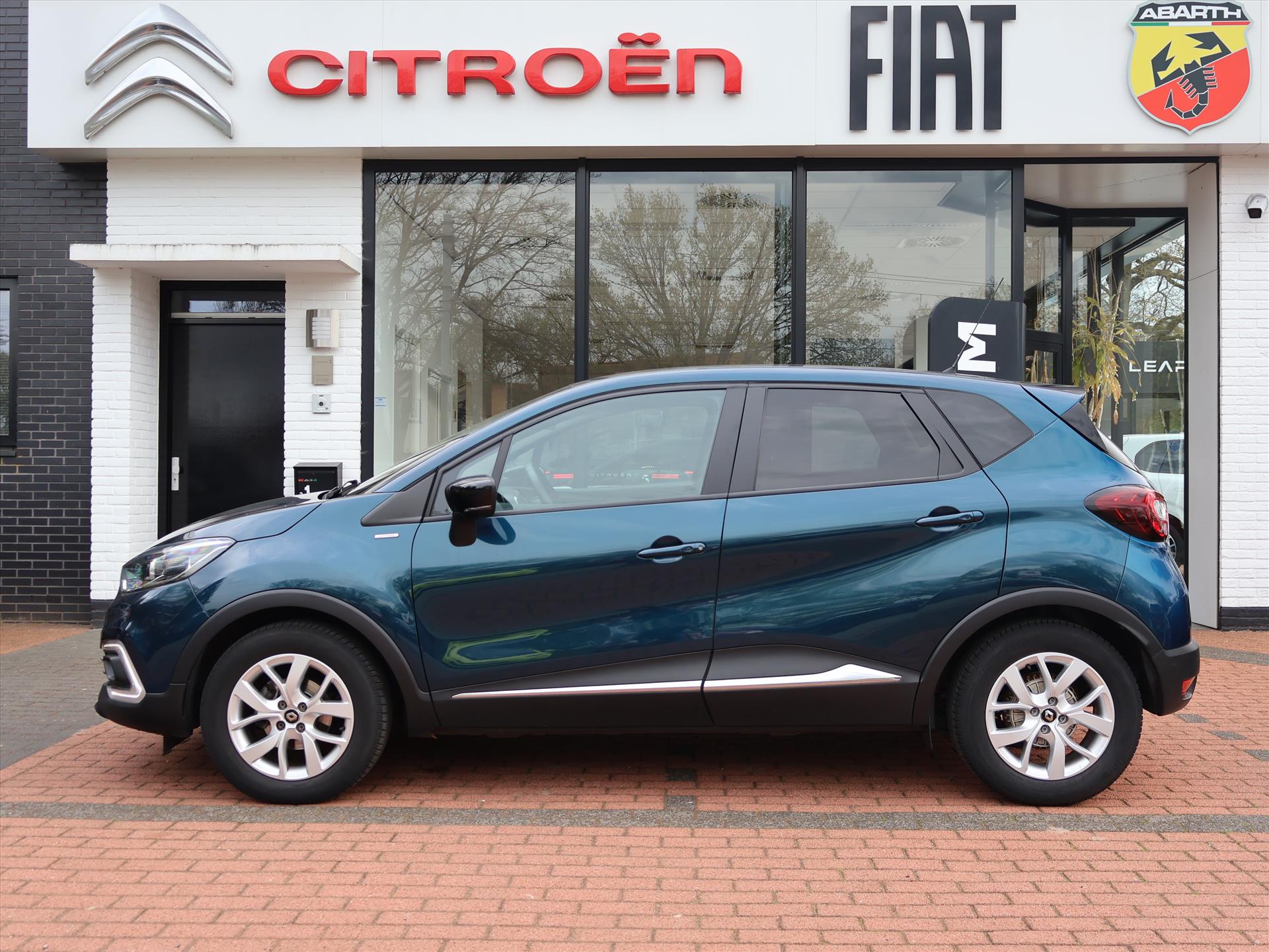 Renault Captur TCe 90PK S&S Limited, Rijklaarprijs | Navigatie | Parkeersensoren | Lichtmetalen wielen - Afbeelding 2