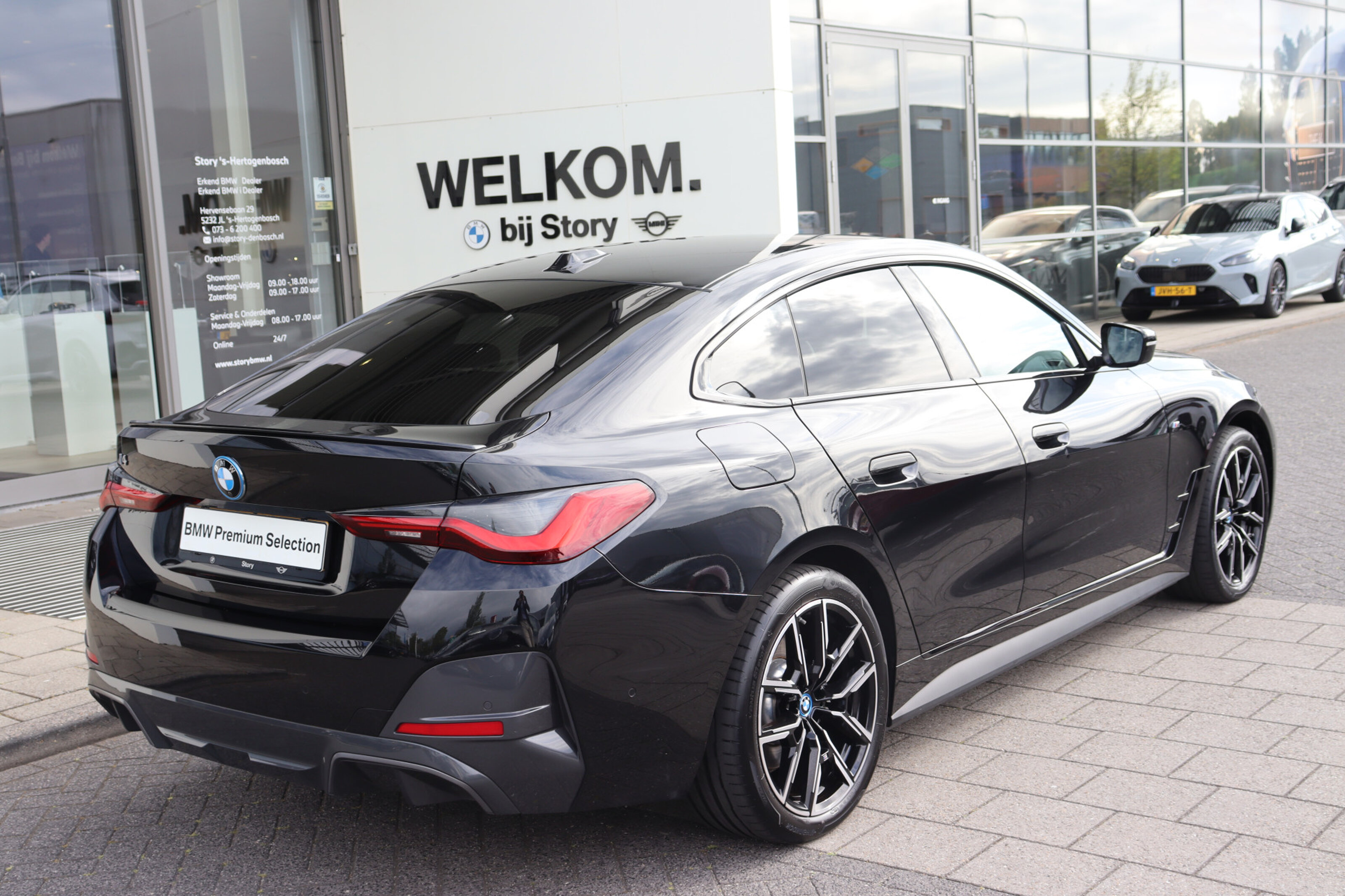 BMW i4 8