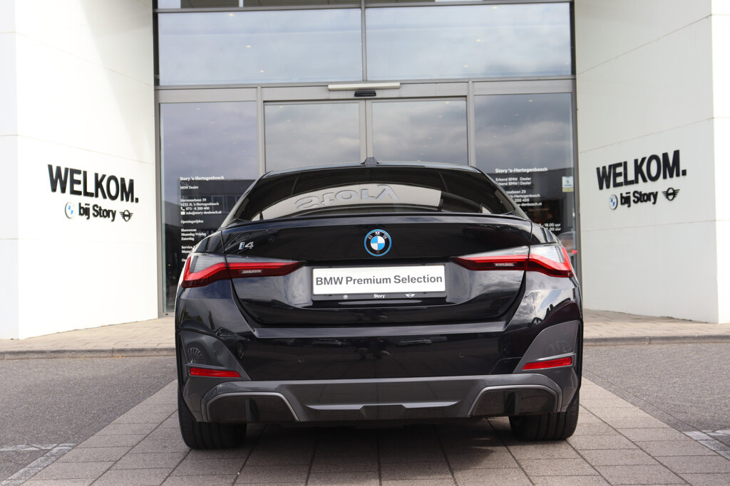 BMW i4 10