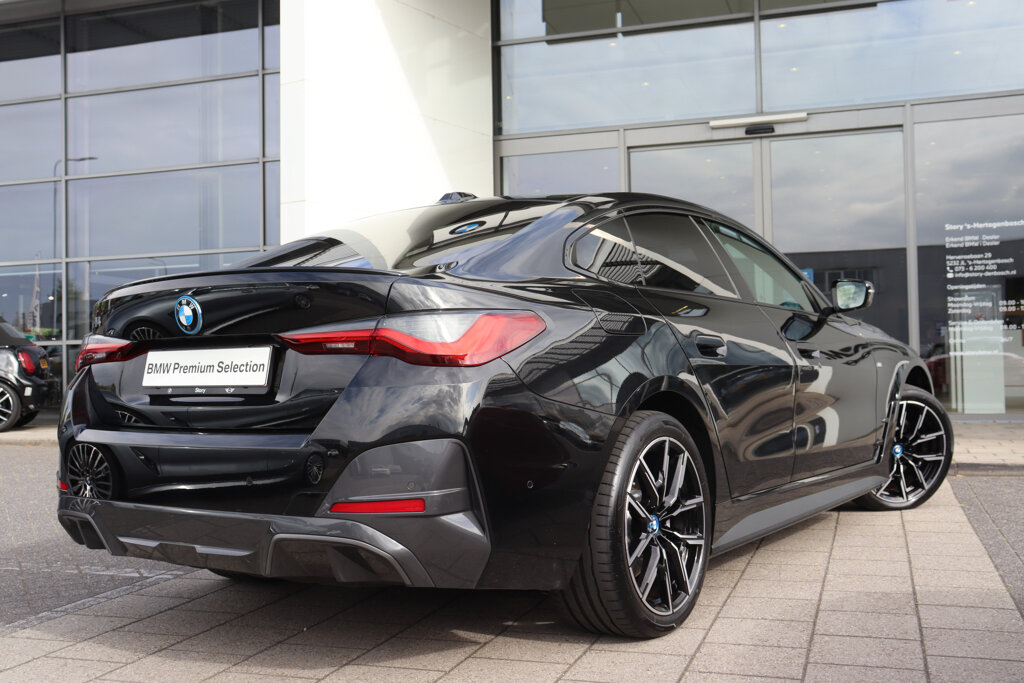 BMW i4 11