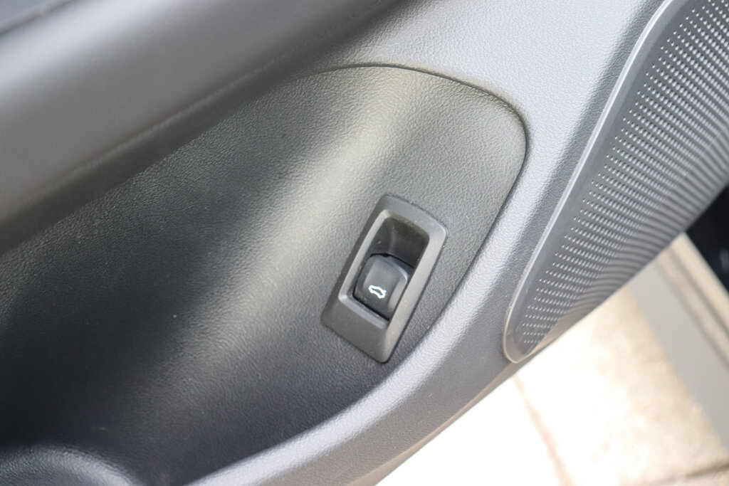 BMW i4 26