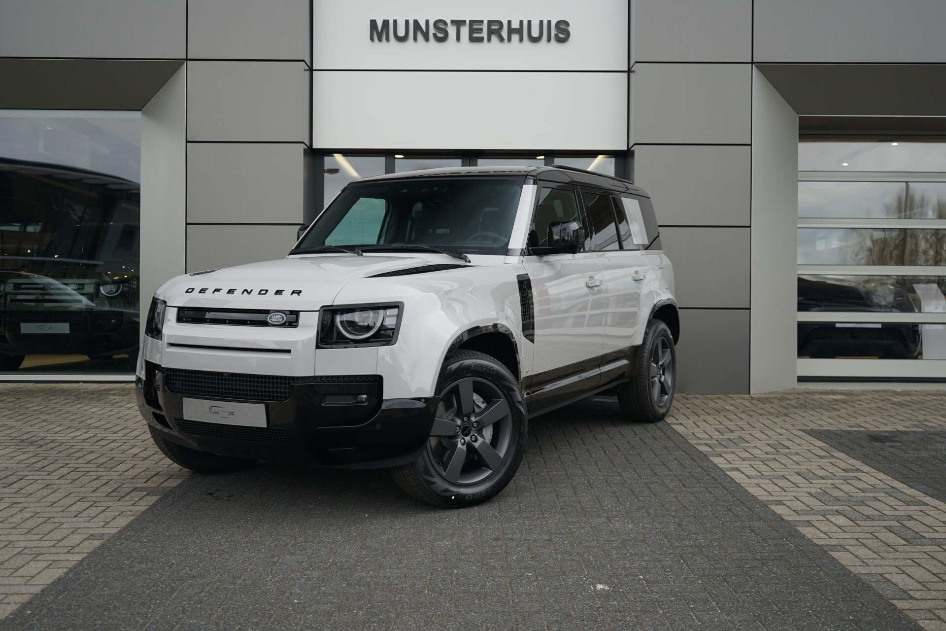 Land Rover Defender 110 P300e 110 Dynamic SE Edition