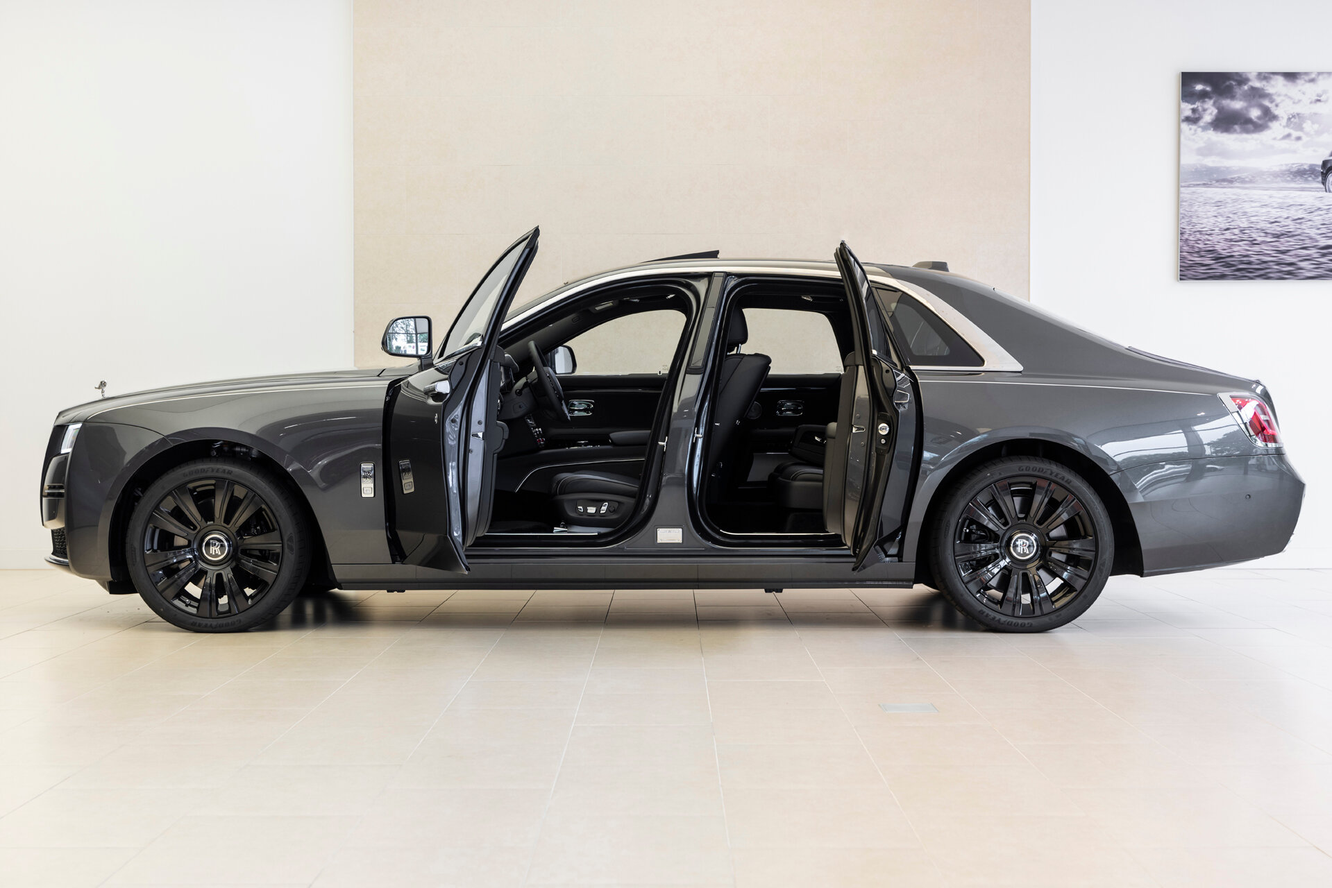 Rolls-Royce Ghost 2 year service & warranty - Afbeelding 3