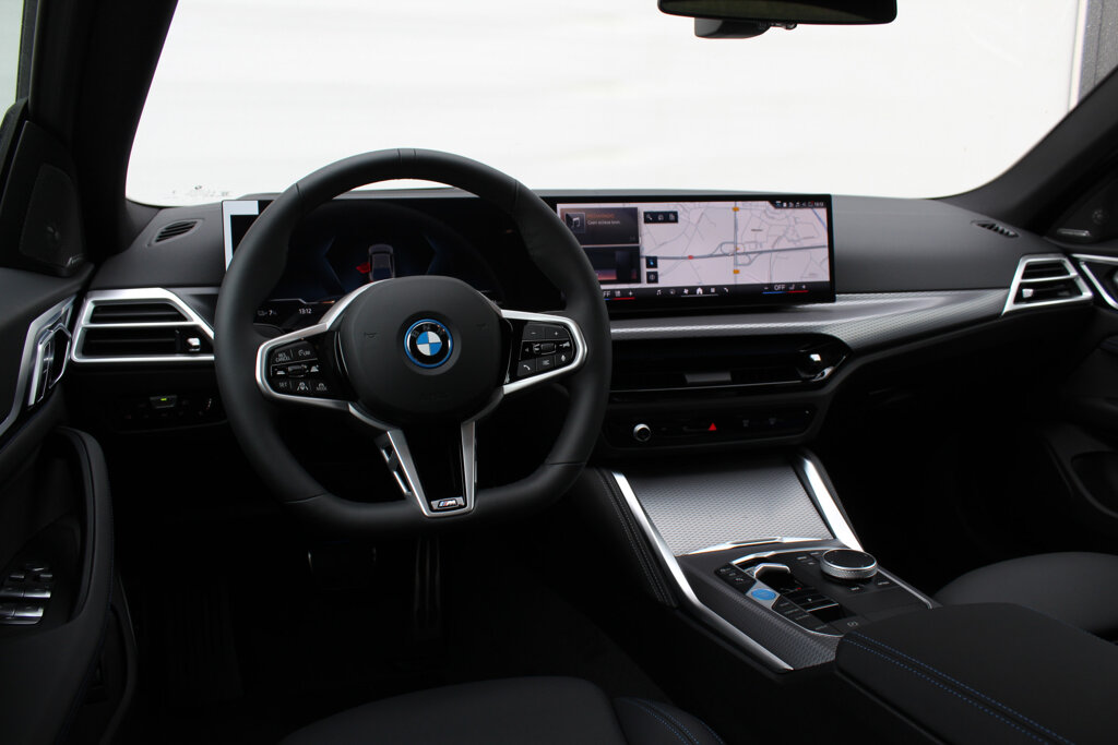 BMW i4 11