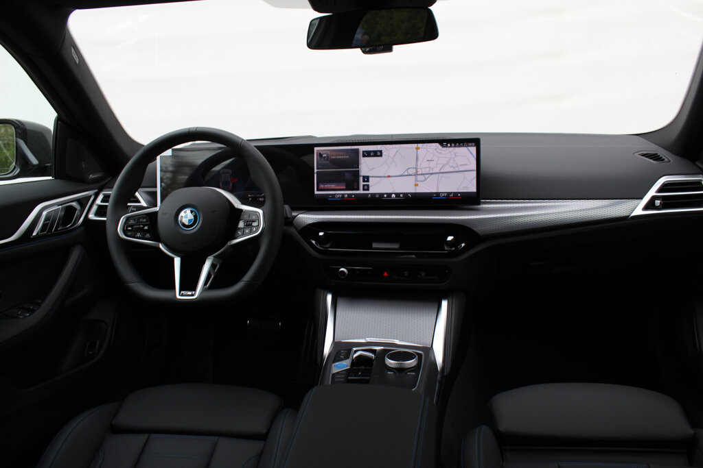 BMW i4 12