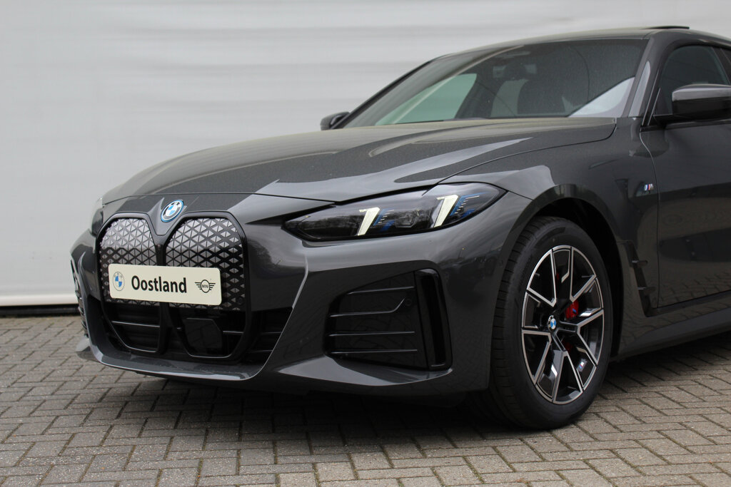 BMW i4 18