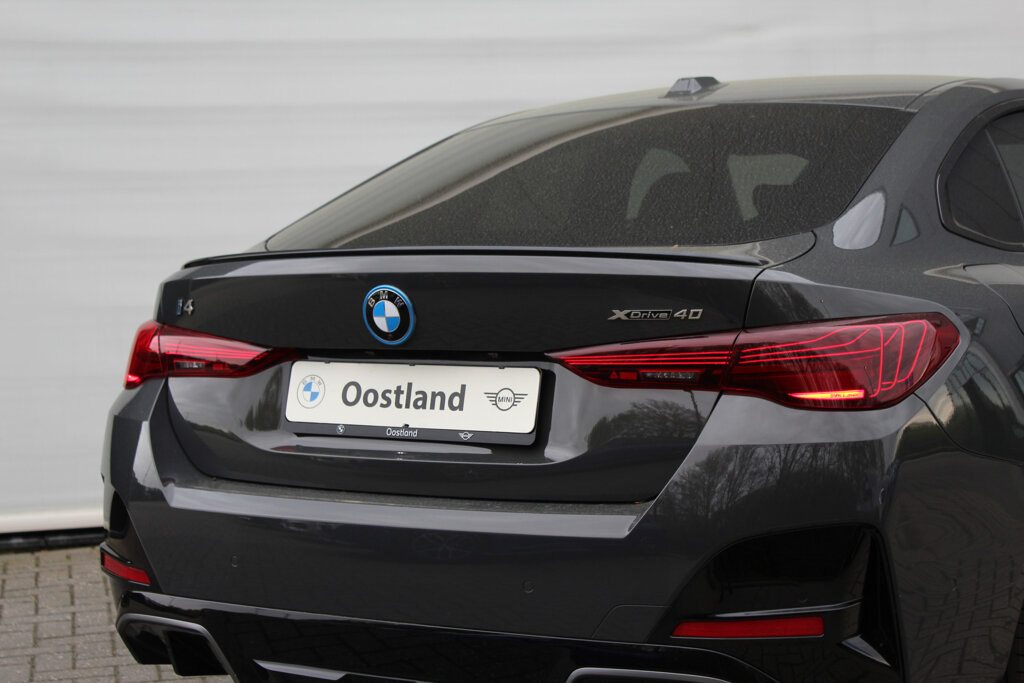 BMW i4 19
