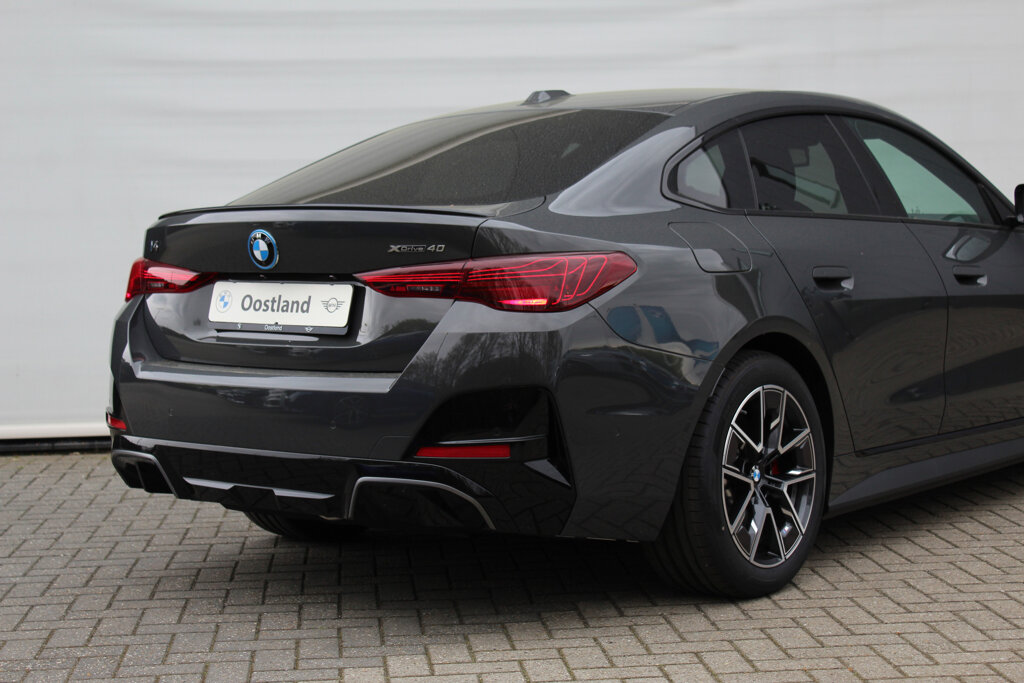 BMW i4 25