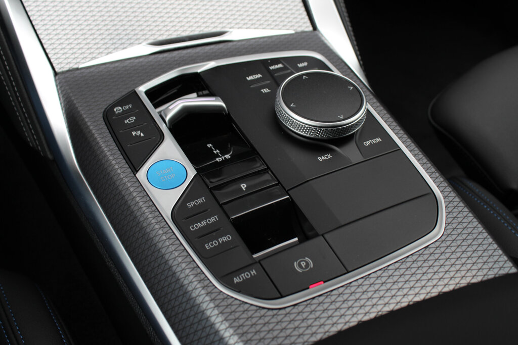 BMW i4 26