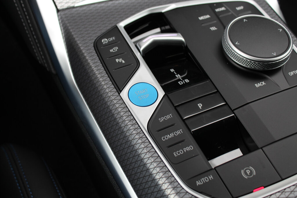 BMW i4 27