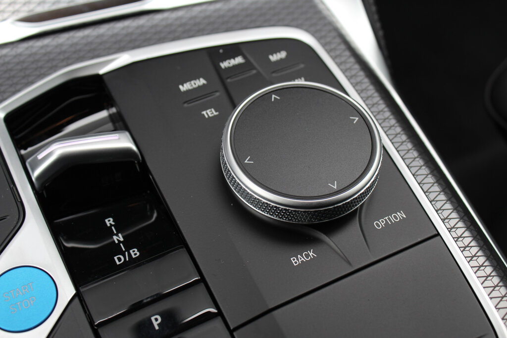 BMW i4 28