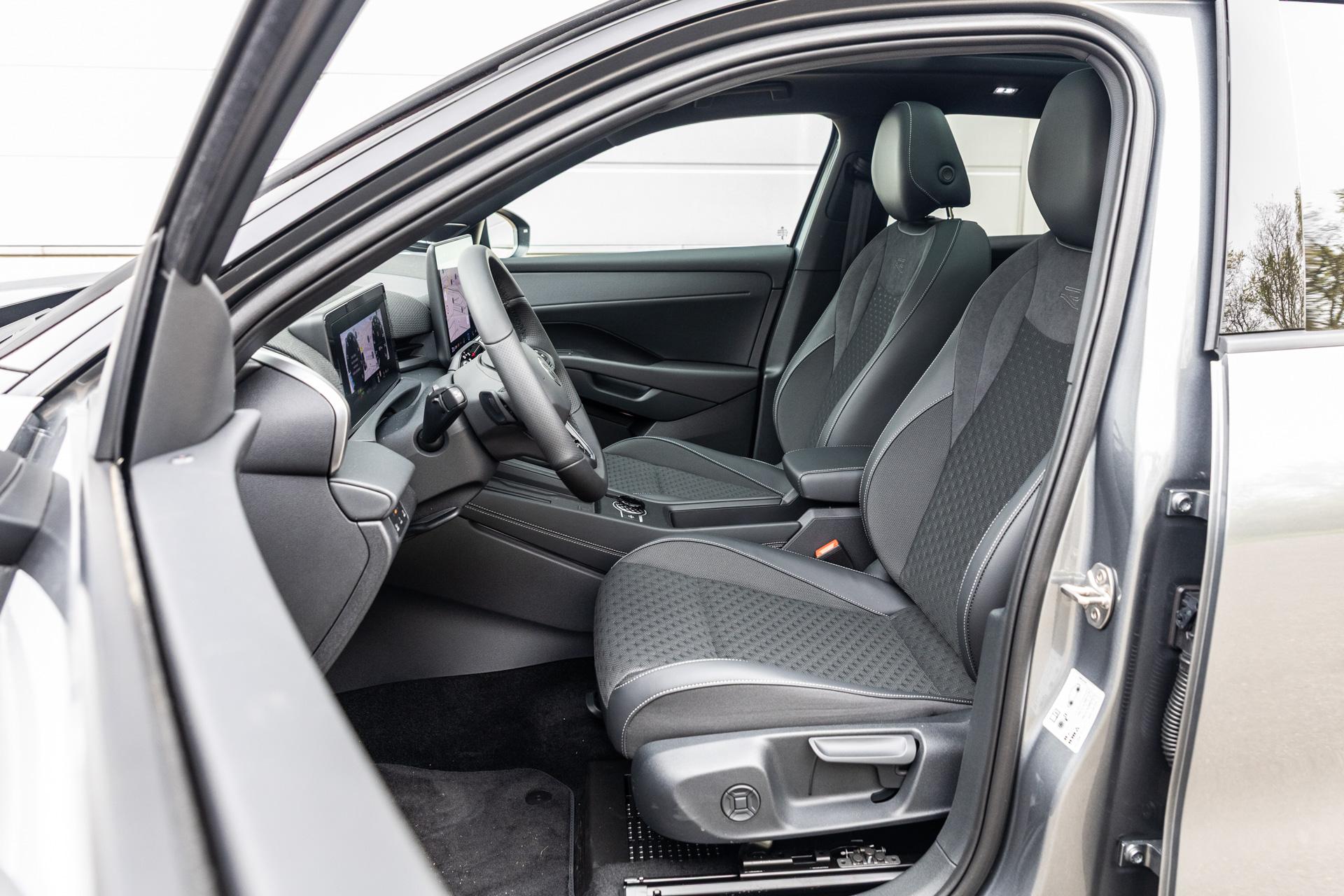 Volkswagen T-Roc 1.5 eTsi 150pk DSG R-Line First Edition - Afbeelding 4